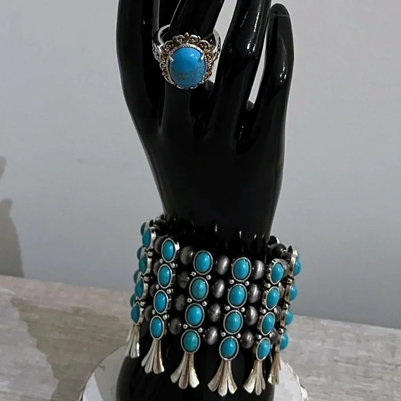 Elegant Silver and Turquoise Bracelet and Ring set - Picture 2 of 4
